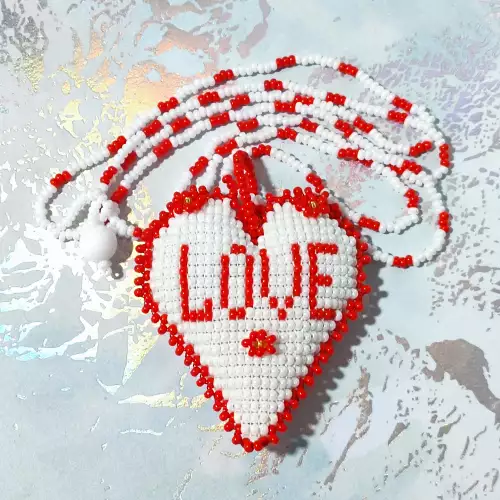 Collar corazón rojo chunky 3D tejido a mano