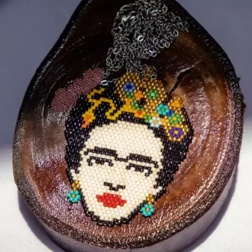 Collar Frida Kahlo tejido en miyuki acero quirúrgico