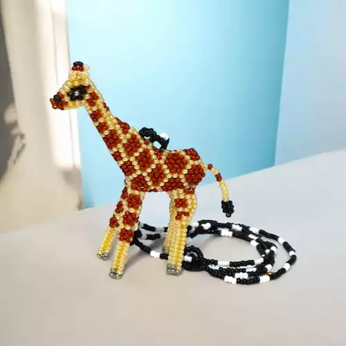 Collar jirafa 3D tejido a mano en mostacilla checa