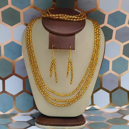 Collar tres capas, aretes y pulsera chaquiron dorado