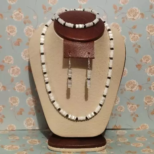 Collar y aretes ojo de gato bambú blanco murano negro