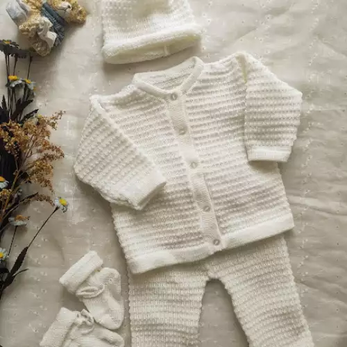 Conjunto bebé beige puntos hilo antialérgico con cardigan