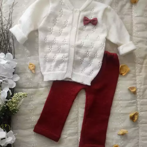 Conjunto bebé rojo y blanco con cárdigan y corbatín