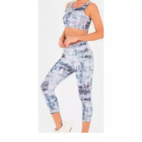 Conjunto deportivo capri y top estampado para mujer