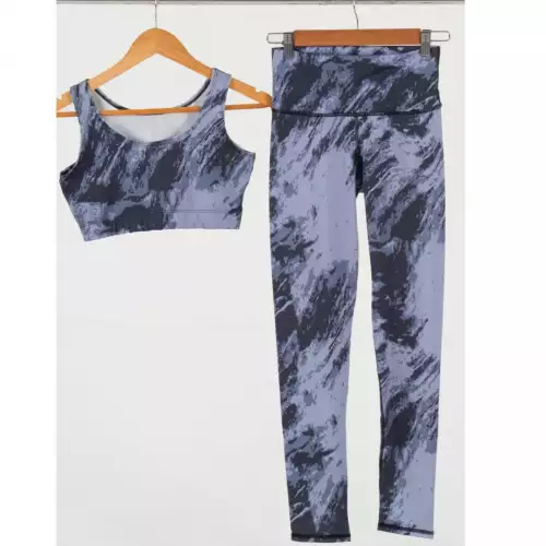 Conjunto deportivo top y leggins con control abdominal morado