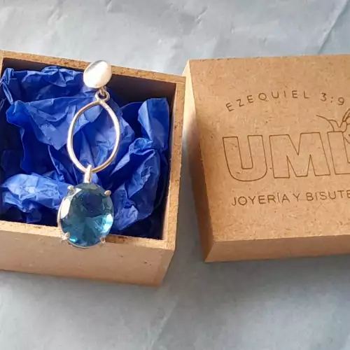Dije azul celeste en plata 925 cristal ovalado