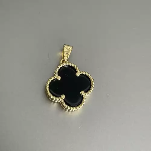 DIJE DE TREBOL NEGRO + CADENA