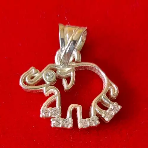 Dije elefante en plata ley 925 símbolo de buena suerte