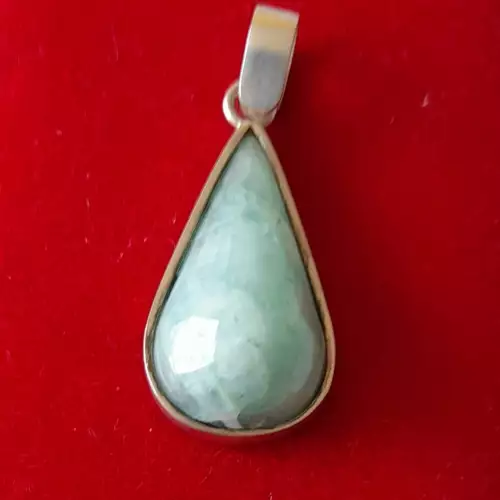 Dije en plata 925 con esmeralda natural gota
