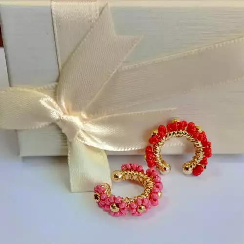 Earcuff mostacilla checa rojo rosa sin perforación