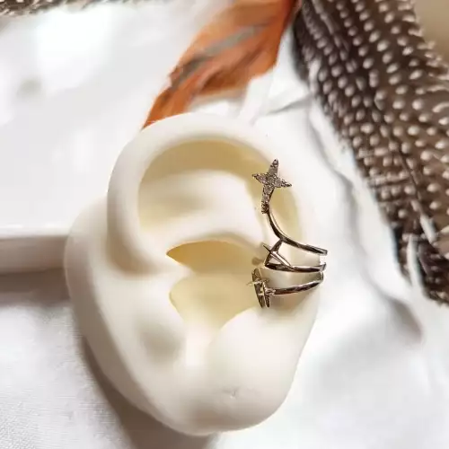 Earcuff plateado con estrella de circones