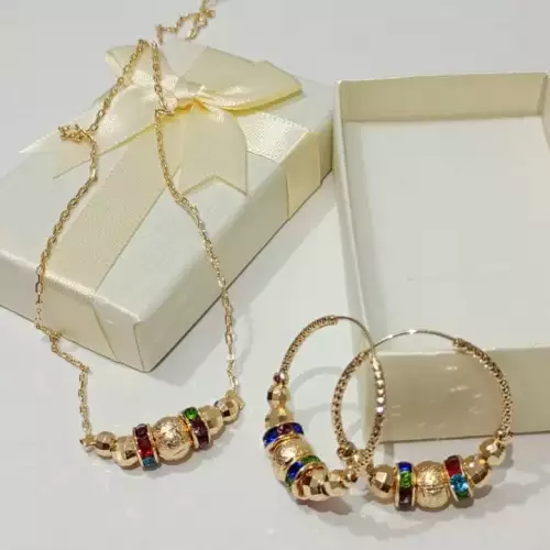 Elegante conjunto de joyería chapada en oro de 14k - collar y pendientes