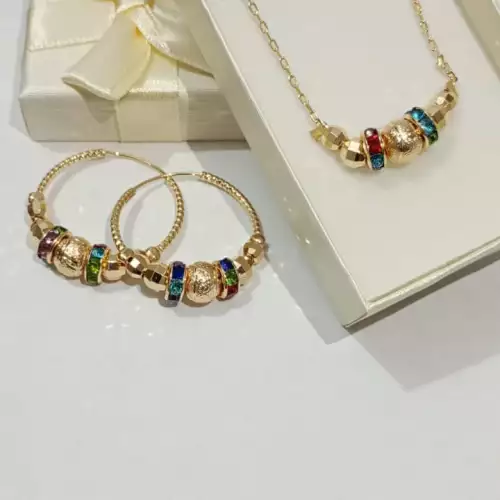 Elegante conjunto de joyería chapada en oro de 14k - collar y pendientes