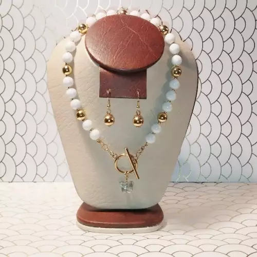 GARGANTILLA Y ARETES EN PERLAS