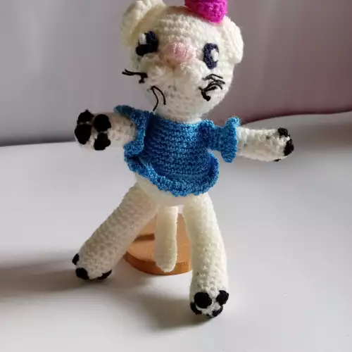Gata con saco azul