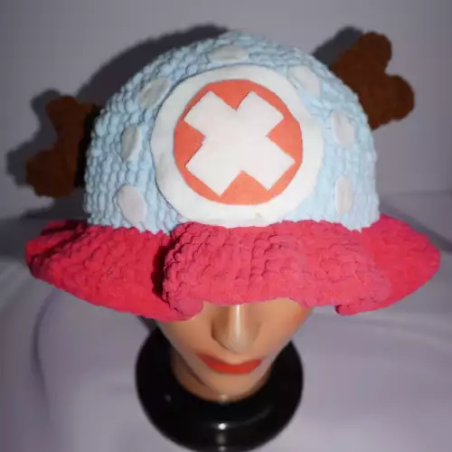 Gorro One Piece azul tejido a mano amigurumi