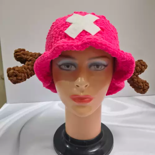 Gorro tejido One Piece rosado hecho a mano