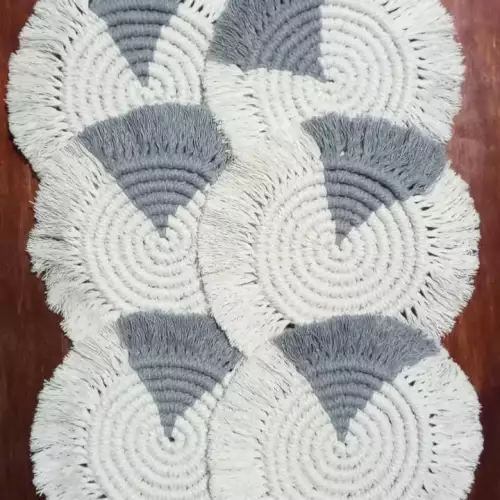 Individuales, posa vasos redondos  y porta servilletas en hoja tejido en macrame