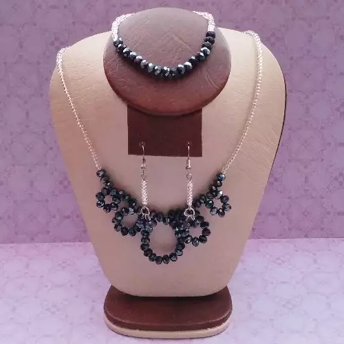 J115. LINDO COLLAR, ARETES Y PULSERA EN MURANO NEGRO