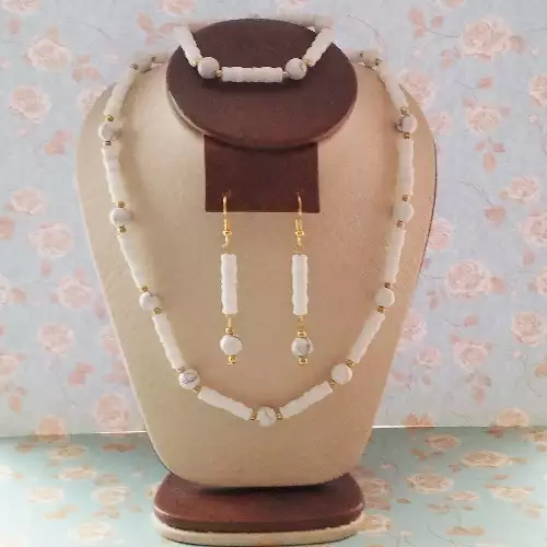 Juego collar, aretes y pulsera howlita piedra natural