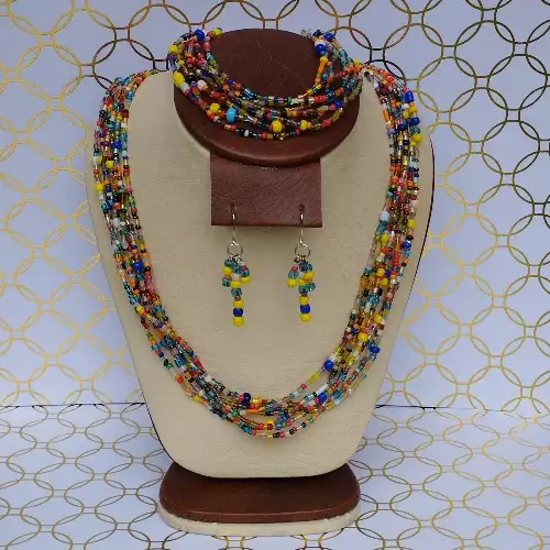 Juego collar aretes pulsera chaquiras multicolor