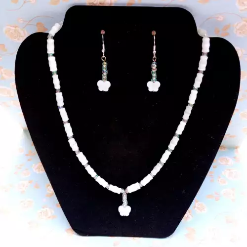 Juego collar aretes pulsera ojo de gato nácar blanco