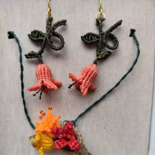 Juego collar y aretes floral naranja multicolor