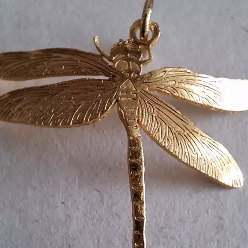 Juego de aretes y dije libélulas bronce baño oro 24k