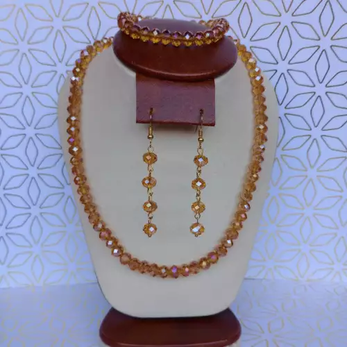 Juego de collar, aretes y pulsera en murano dorado