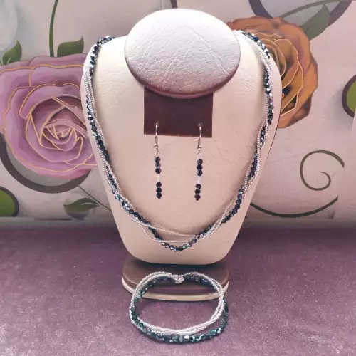Juego de collar, aretes y pulsera murano negro