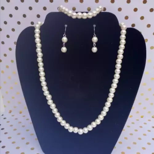 Juego de collar, aretes y pulsera perlas vidrio blanco