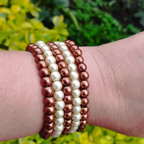 Juego de pulseras en perlas café y beige