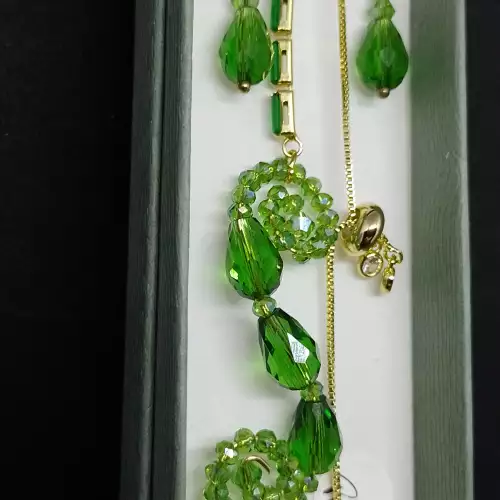 JUEGO PULERA Y ARETES POSTE VERDE