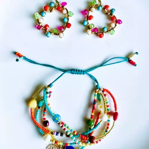 Juego pulsera ajustable multicapa y aretes