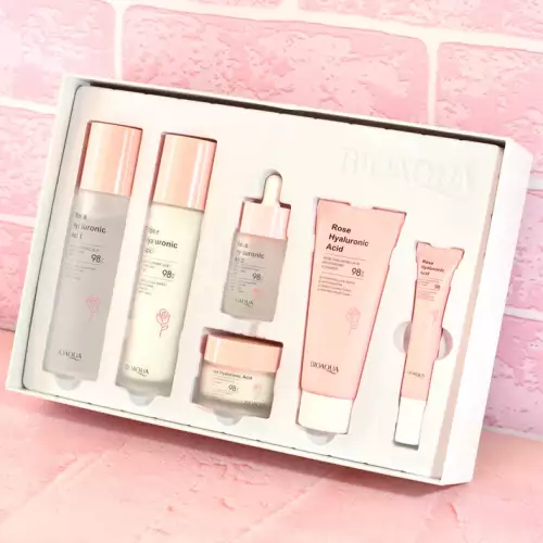 Kit ácido hialurónico y rosas Bioaqua antiedad