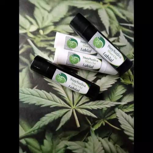 Labial CBD hidratante con fórmula natural