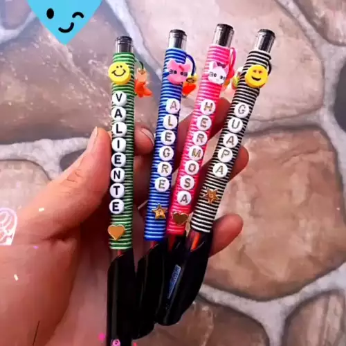 Lapicero motivador decorado con palabras inspiradoras
