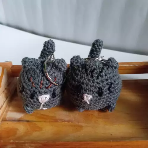 Llavero gato gris