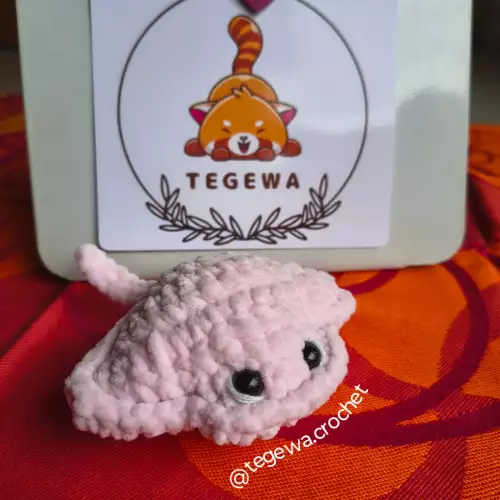 Llavero mantarraya plush rosa tejido a crochet