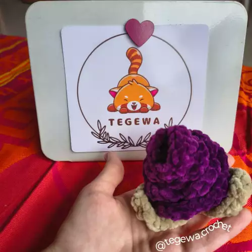 Llavero rosa plush morada tejido a crochet