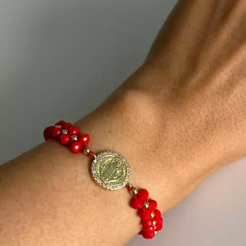 Manilla San Benito murano rojo símbolo protección