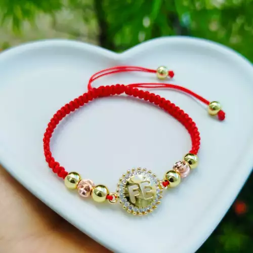 Manilla tejida en hilo rojo con dije fe rodio