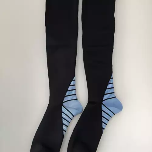MEDIAS DE COMPRESION NEGRA-RAYAS AZUL---L-XL 38-43