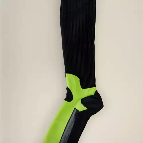 MEDIAS DE COMPRESION NEGRA-VERDE NEON---L-XL 38-43