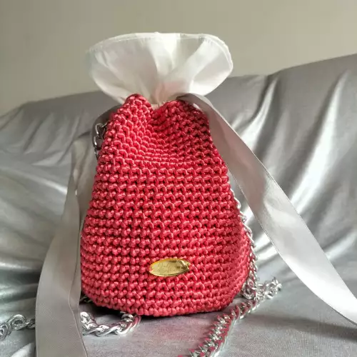 Mochila Gaia hilo seda cadena acero diseño exclusivo