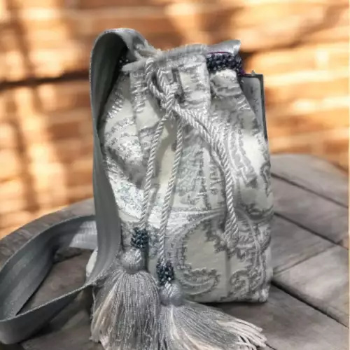 Mochila pequeña tonos plata