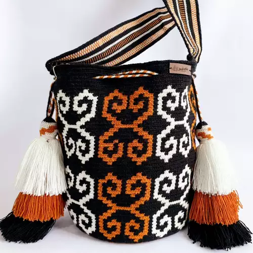 Mochila Wayuu tejida a mano diseño ancestral grande