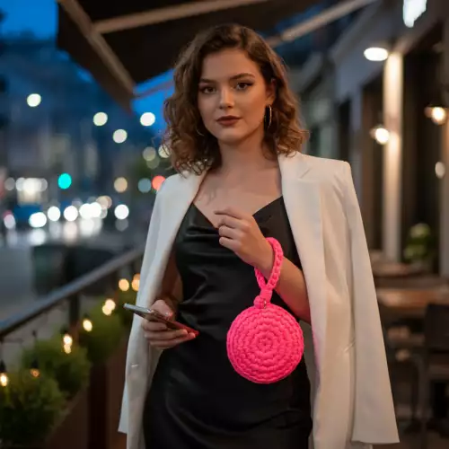 Monedero redondo fucsia crochet trapillo artesanal