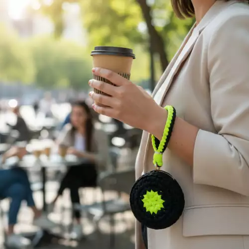 Monedero redondo mandala negro verde crochet