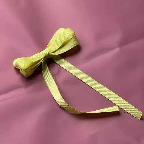 Moño coquette en cinta faya con pinza para cabello